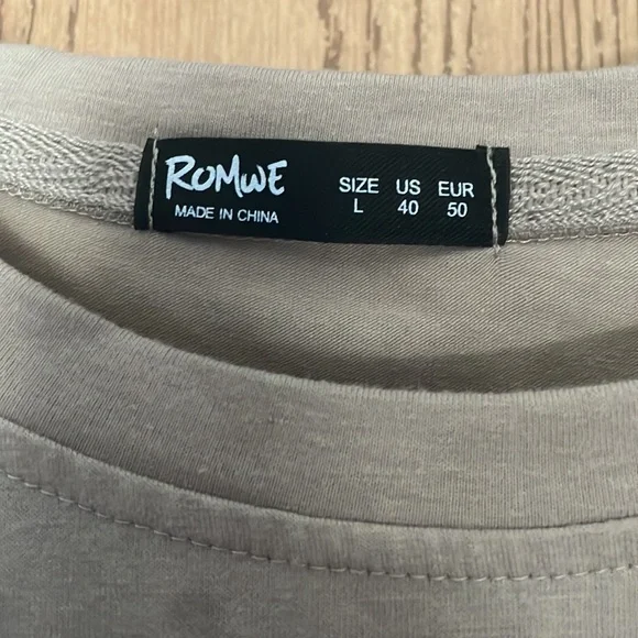 “Don’t Talk to Strangers” Alien Retro T-Shirt - Picture 2 of 3